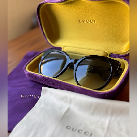 Gucci Tortoiseshell and Striped Sparkly Sunglasses - Picture 4 of 15